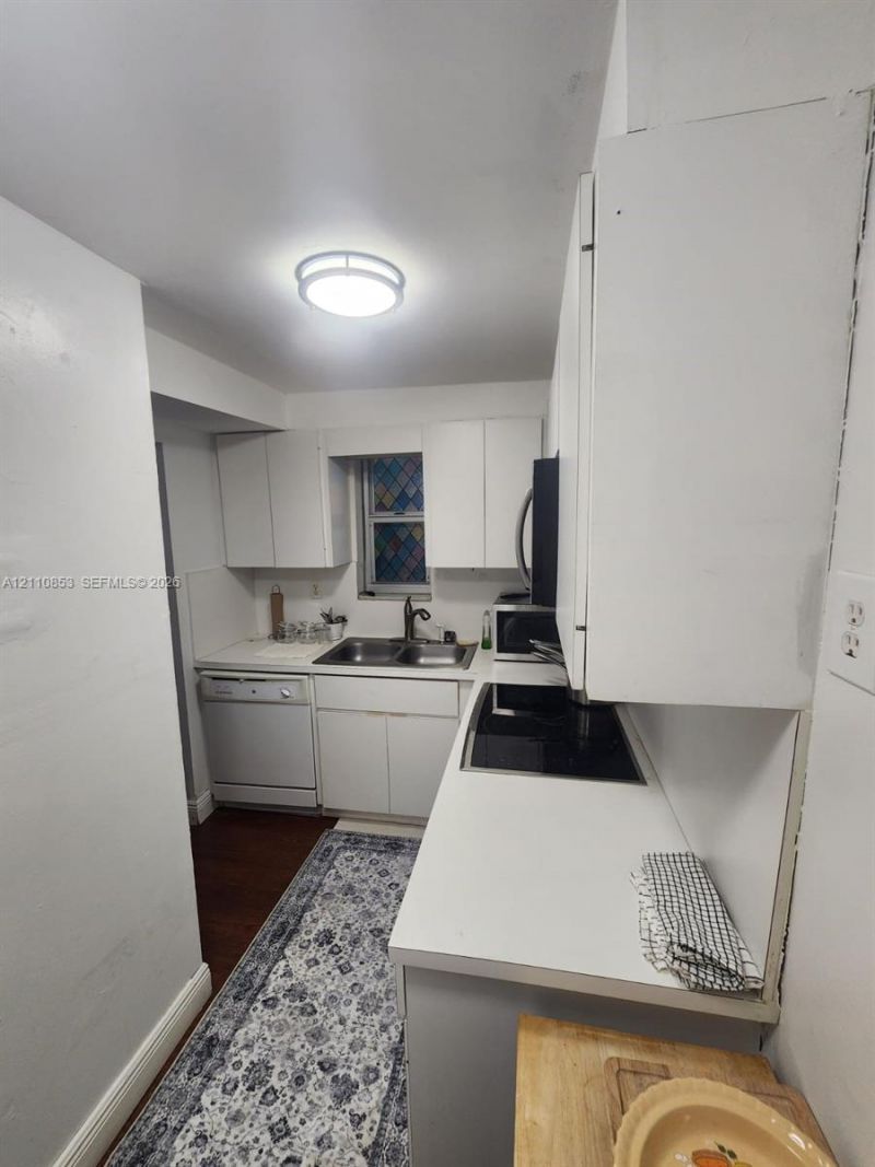 1674 Bay Rd , Unit 305, Miami Beach, FL 33139 Photo