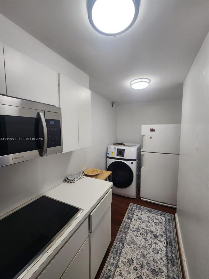 1674 Bay Rd , Unit 305, Miami Beach, FL 33139 Photo
