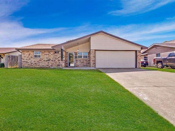 521 Cranbrook Lane, Grand Prairie, TX 75052