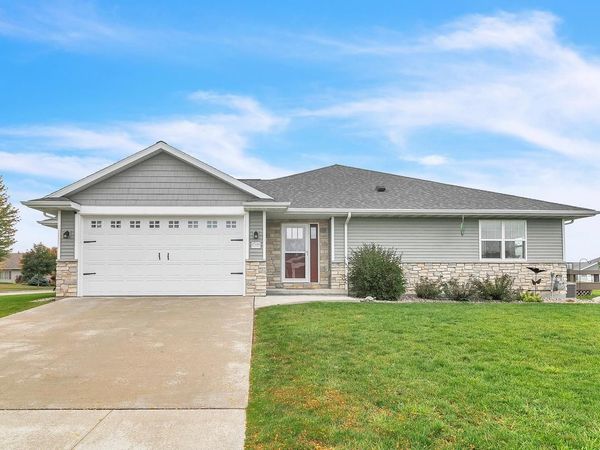 2516 Fox Chase, Manitowoc, WI 54220