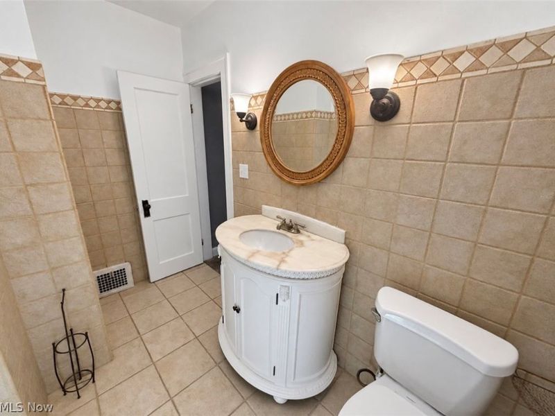 1476 Clermont Road, Cleveland, OH 44110 Photo 16