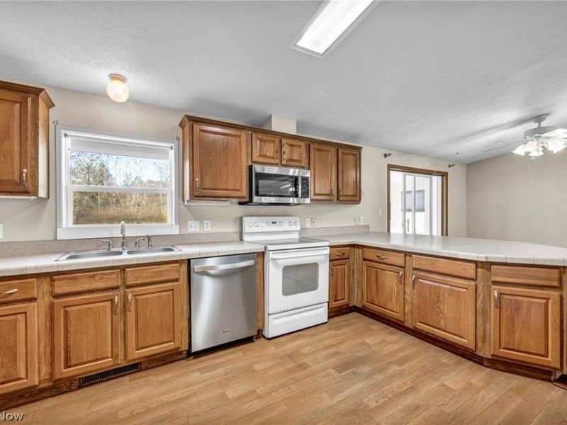 557 Chambers Road, Chardon, OH 44024 Photo 3