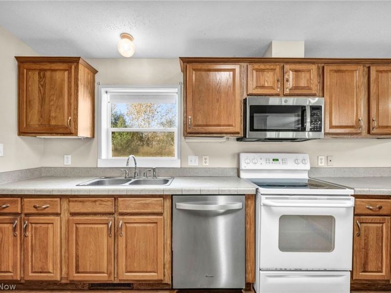 557 Chambers Road, Chardon, OH 44024 Photo 5
