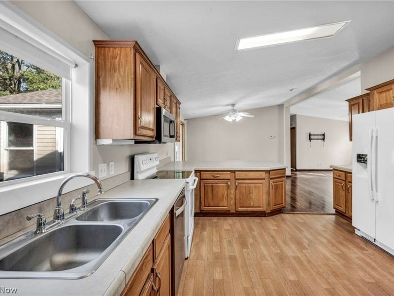 557 Chambers Road, Chardon, OH 44024 Photo 7