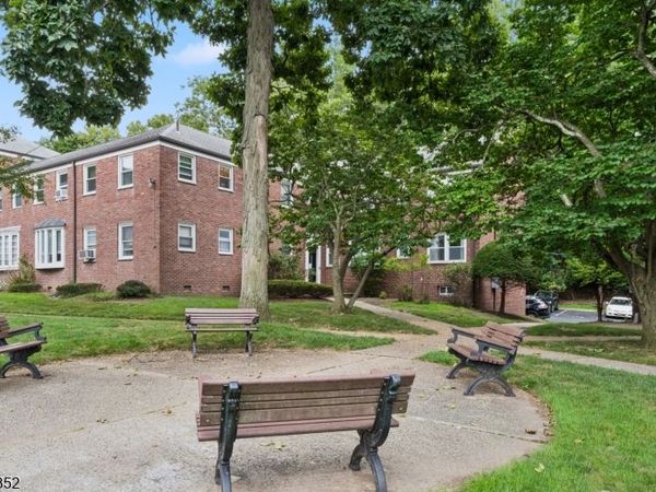 23 Park Ct, Unit 88, Verona, NJ 07044