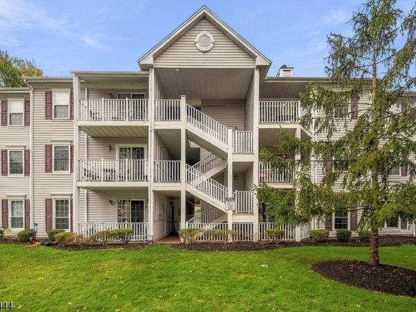 235 Kempsey Dr, North Brunswick, NJ 08902
