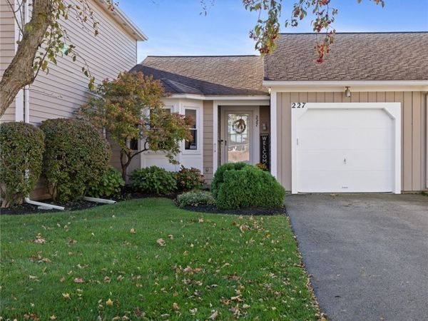 227 Deerhurst Lane, Webster, NY 14580