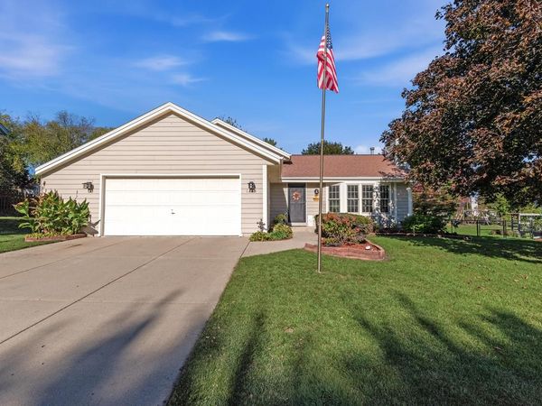 1263 River Park CIRCLE W, Mukwonago, WI 53149