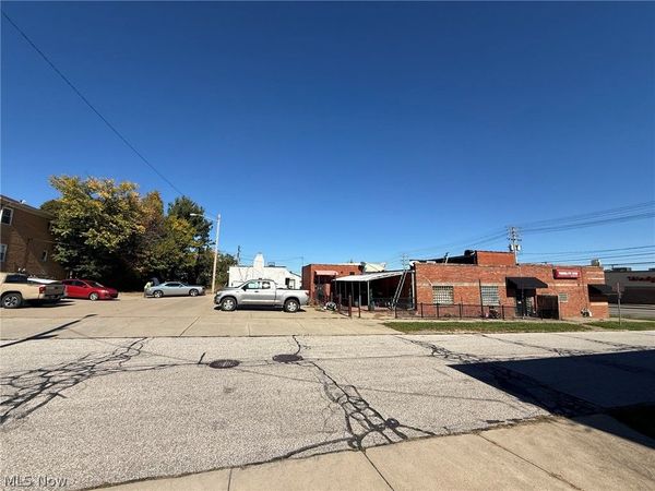 7400 Kenilworth Avenue , Parma, OH 44129