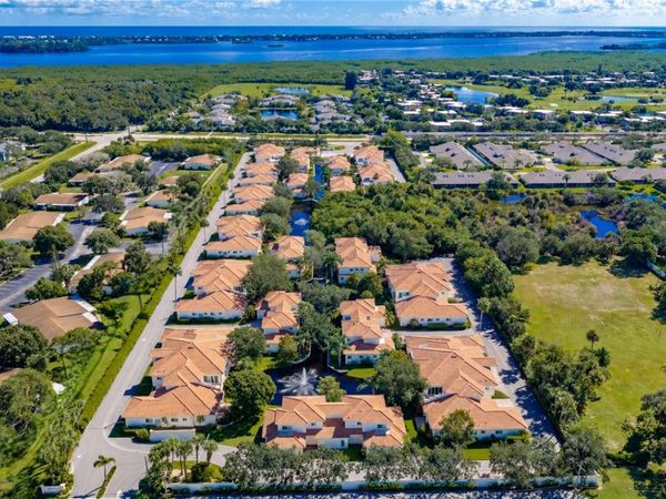 572 7th, Unit 101, Vero Beach, FL 32962