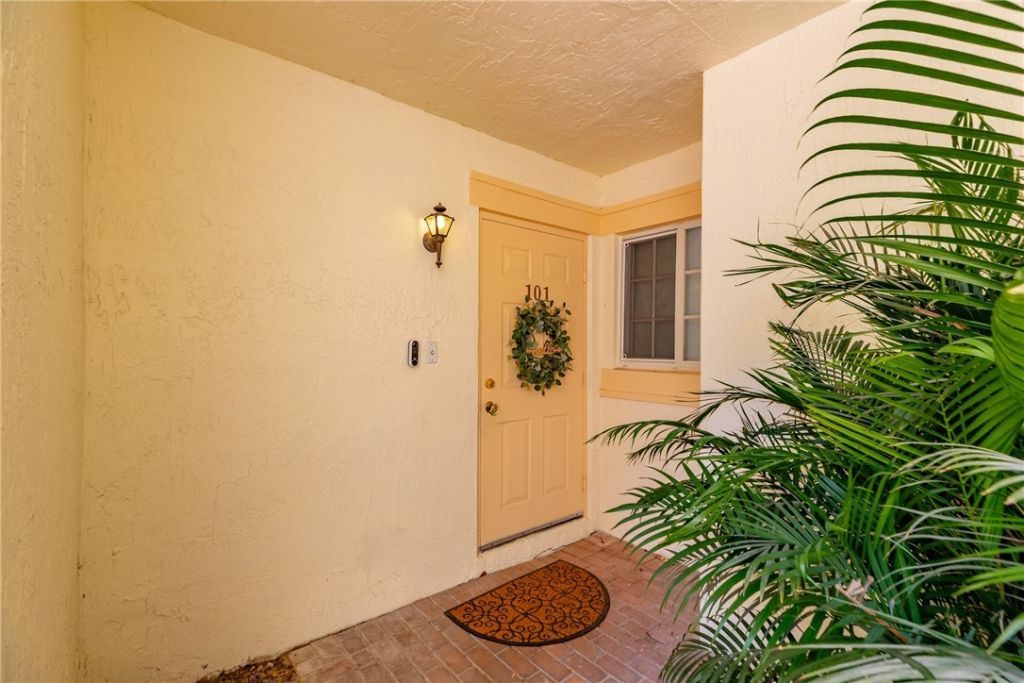 572 7th, Unit 101, Vero Beach, FL 32962 Photo