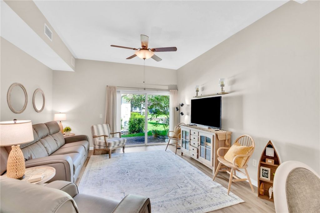 572 7th, Unit 101, Vero Beach, FL 32962 Photo