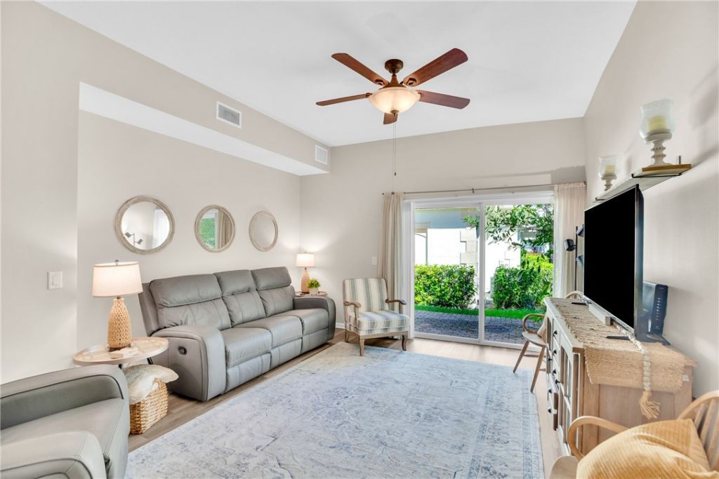 572 7th, Unit 101, Vero Beach, FL 32962 Photo