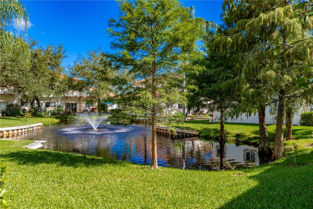 572 7th, Unit 101, Vero Beach, FL 32962 Photo