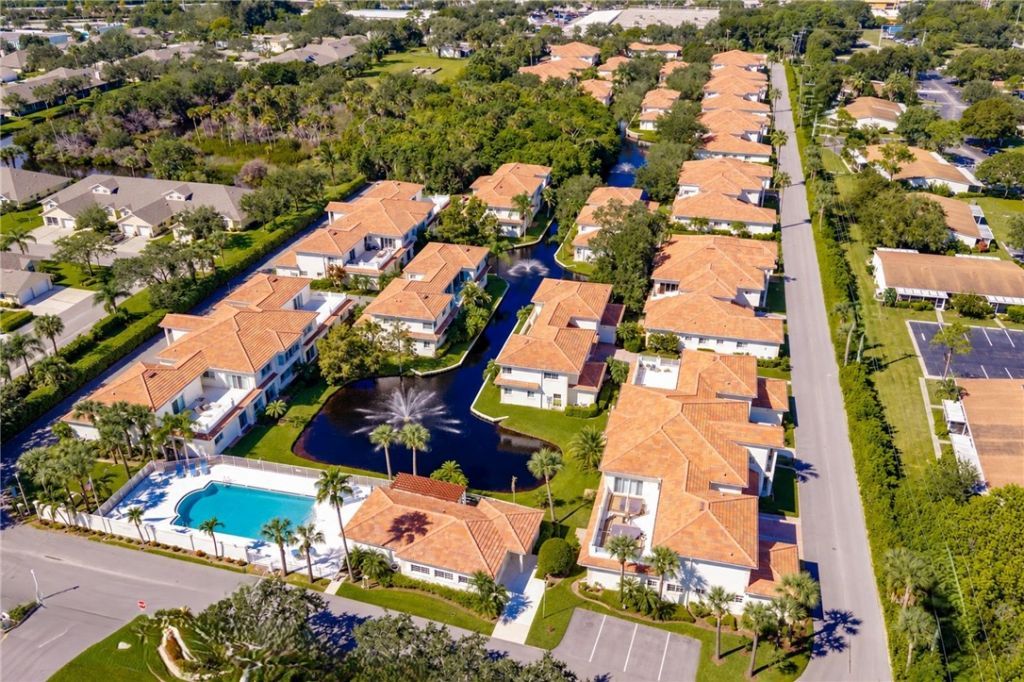 572 7th, Unit 101, Vero Beach, FL 32962 Photo