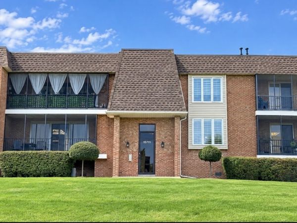 15711 Foxbend Court , Unit 1S, Orland Park, IL 60462