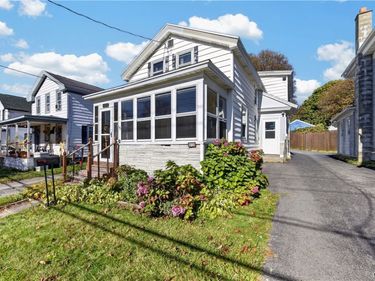 141 1/2 E Seneca Street , Oswego, NY 13126