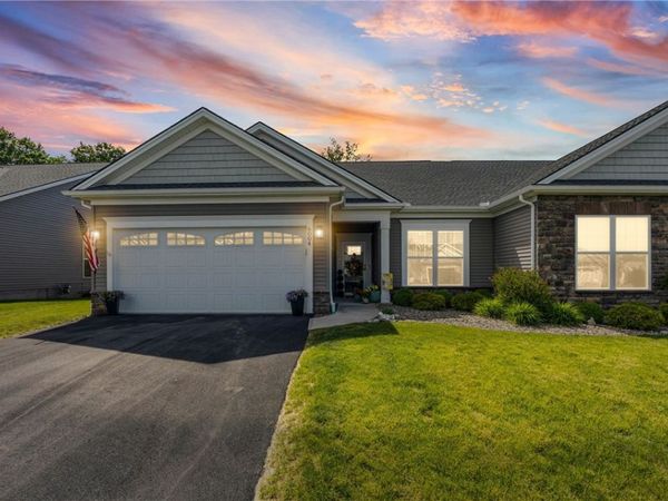 6004 Redfield Dr , Farmington, NY 14425