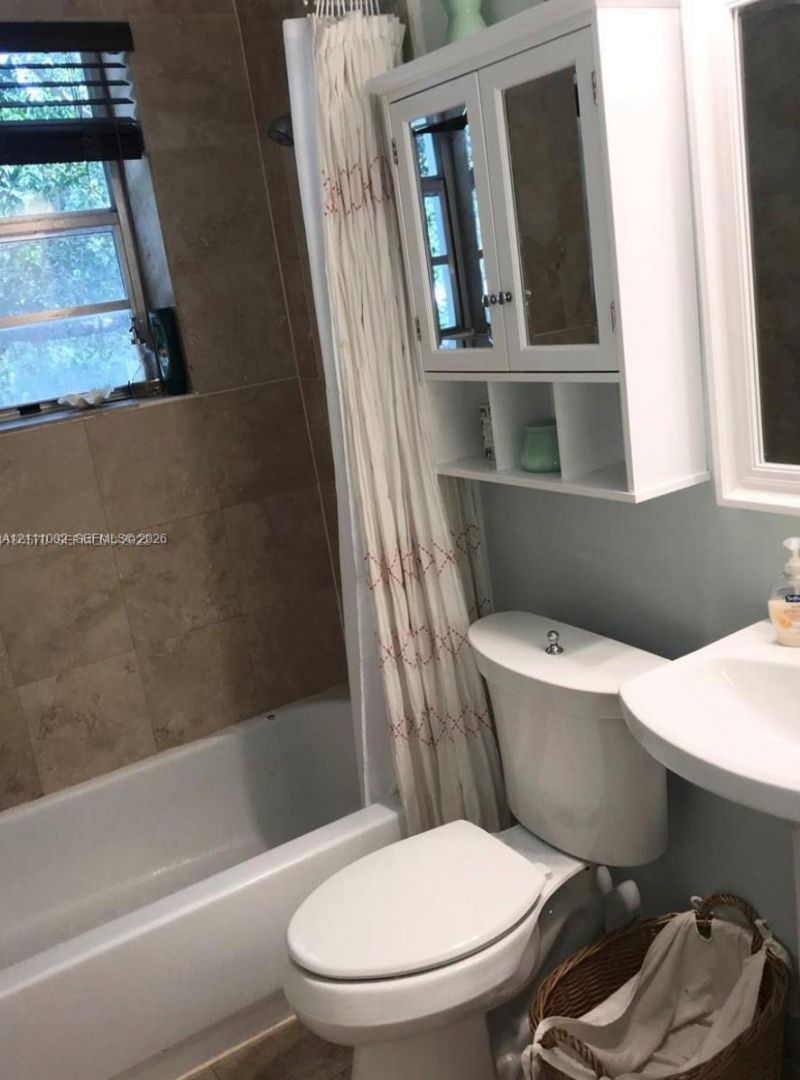 4812 Pine Tree Dr, Unit 208, Miami Beach, FL 33140 Photo