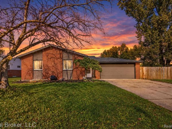 35208 Michelle Drive, Romulus, Mi 48174
