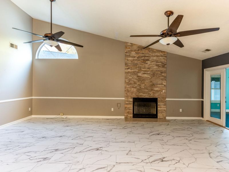 1053 Hampshire Place, Florence, KY 41042 Photo 2