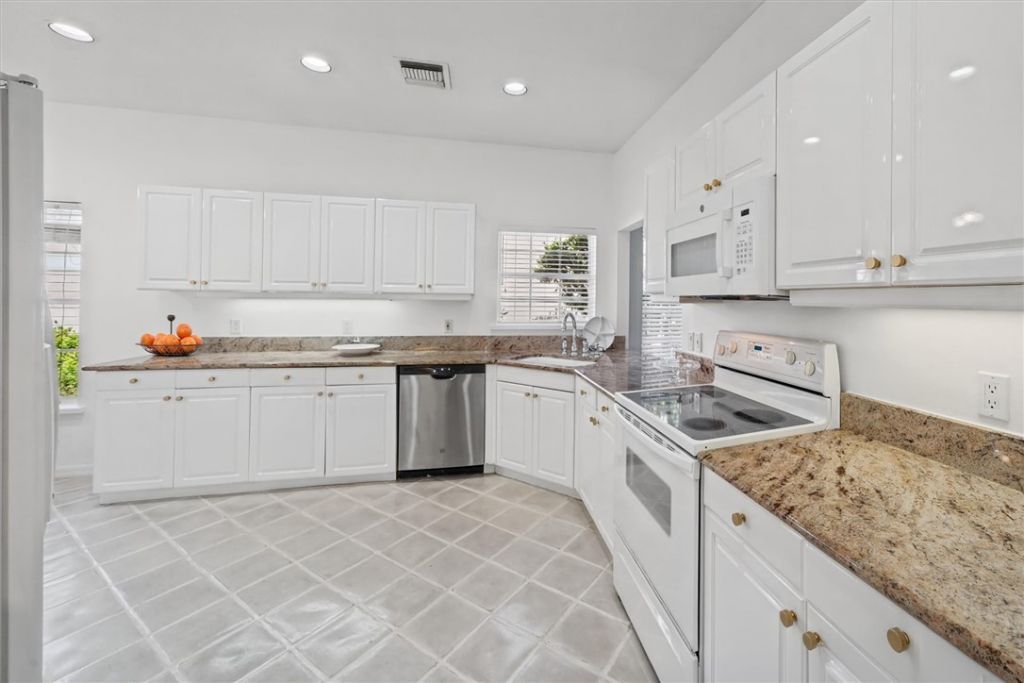 8814 Lakeside Circle, Vero Beach, FL 32963 Photo