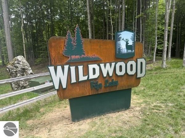 5593 Old Oak Trail SW, Fife Lake, MI 49633
