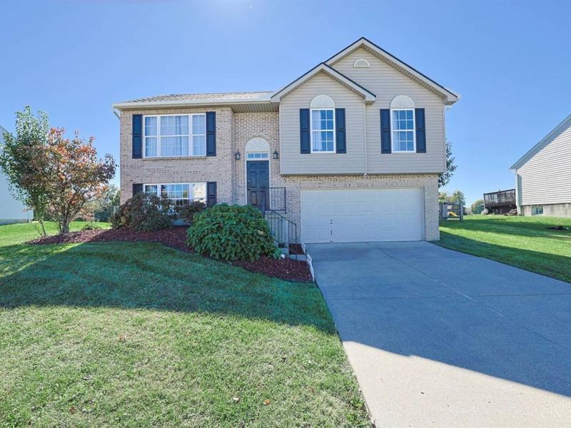 2337 Pleasant Meadows Drive, Batavia, OH 45103 Photo 1