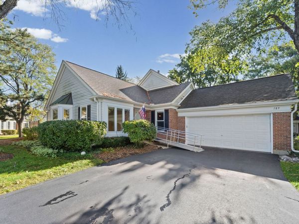 189 Country Club Drive, Prospect Heights, IL 60070