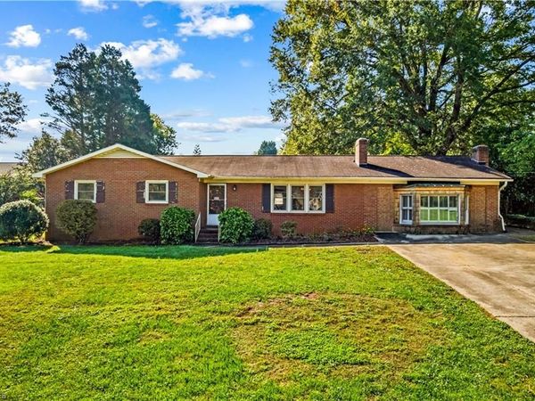 522 Carolina Avenue N, Statesville, NC 28677