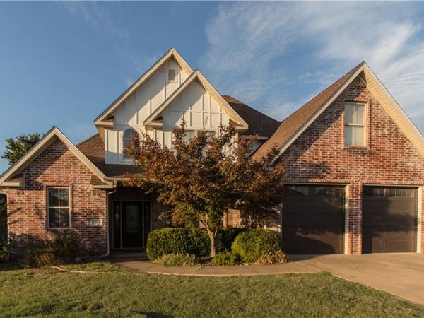 1705 W Cunningham Avenue , Rogers, AR 72758