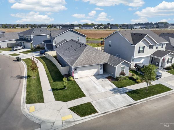 514 Learmont St, Meridian, ID 83642