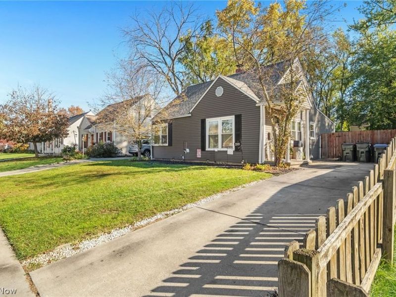 2319 26th Street , Cuyahoga Falls, OH 44223 Photo 2