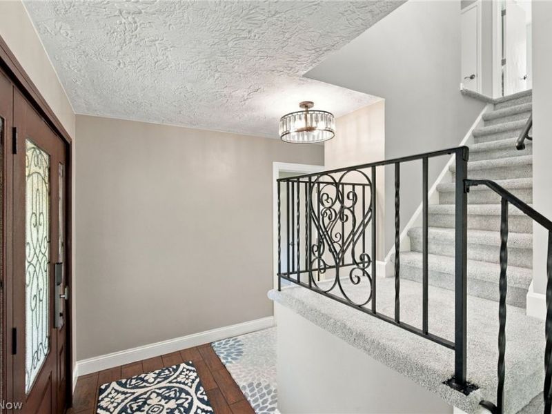 7925 Pear Tree Drive, Chesterland, OH 44026 Photo 5