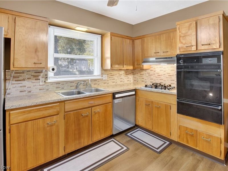 4744 Timberview Drive , Vermilion, OH 44089 Photo 10