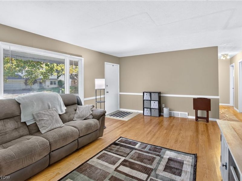 4744 Timberview Drive , Vermilion, OH 44089 Photo 3