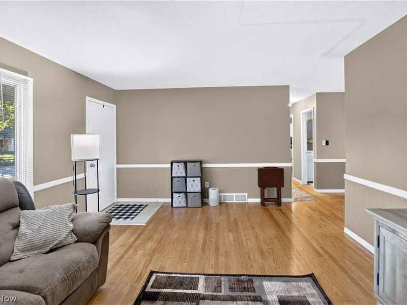 4744 Timberview Drive , Vermilion, OH 44089 Photo 4
