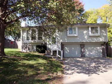 2104 Glenwood Avenue, Papillion, NE 68046