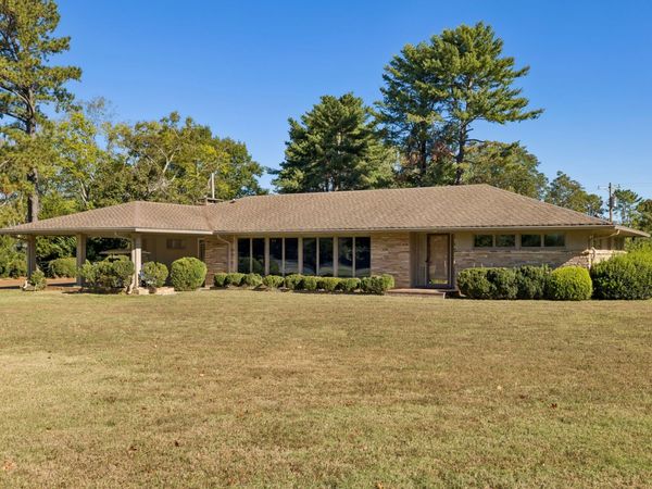 1111 Manor Rd , Columbia, TN 38401