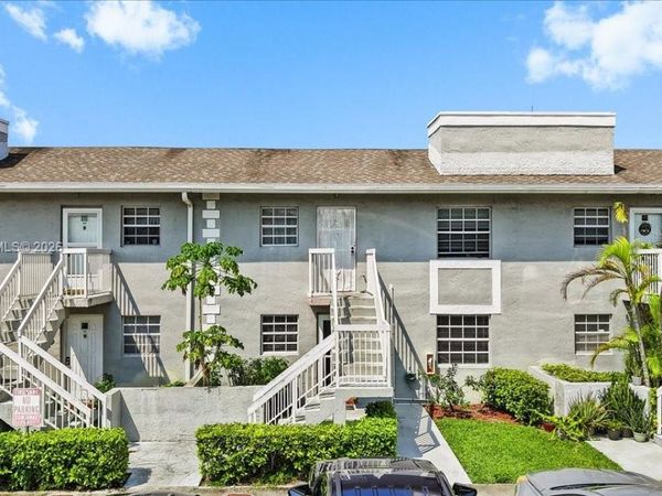422 NE 210th Cir Ter , Unit 205-1, Miami, FL 33179