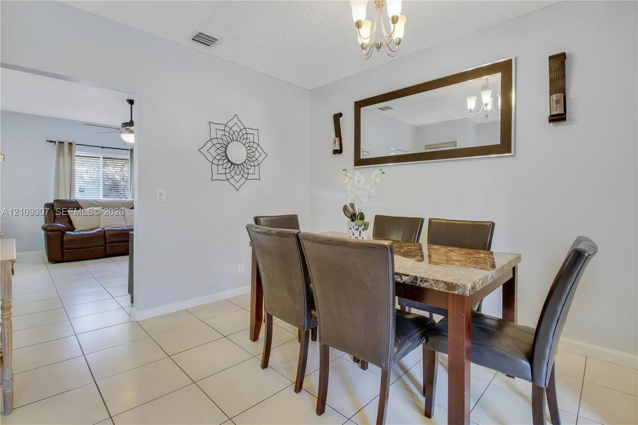 9561 Bradshaw Ln, Tamarac, FL 33321 Photo