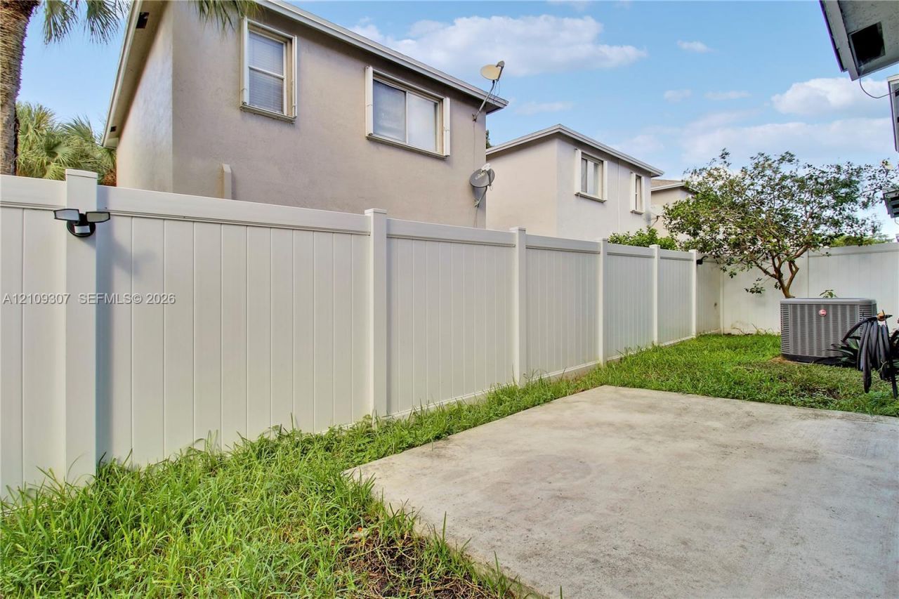 9561 Bradshaw Ln, Tamarac, FL 33321 Photo