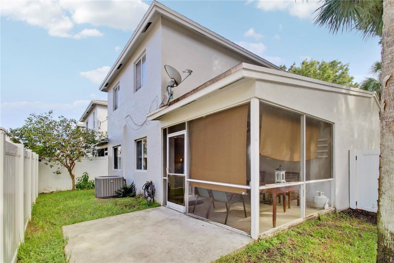 9561 Bradshaw Ln, Tamarac, FL 33321 Photo