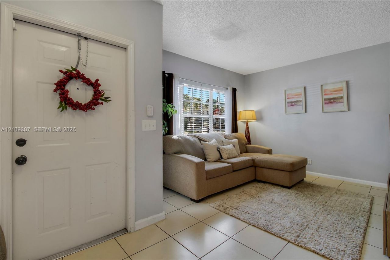 9561 Bradshaw Ln, Tamarac, FL 33321 Photo