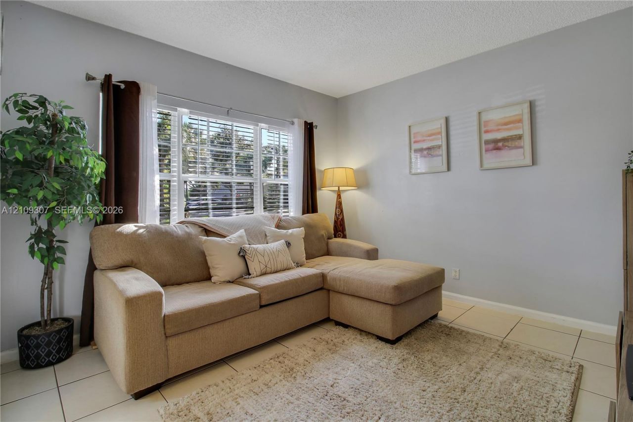 9561 Bradshaw Ln, Tamarac, FL 33321 Photo