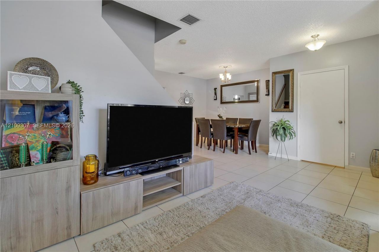 9561 Bradshaw Ln, Tamarac, FL 33321 Photo