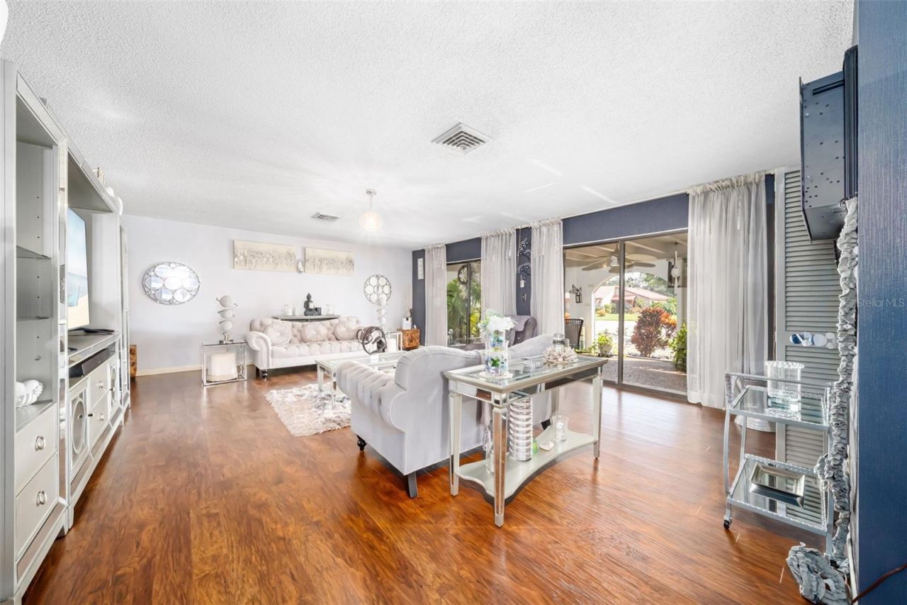 7236 Las Casas Dr , Sarasota, FL 34243 Photo
