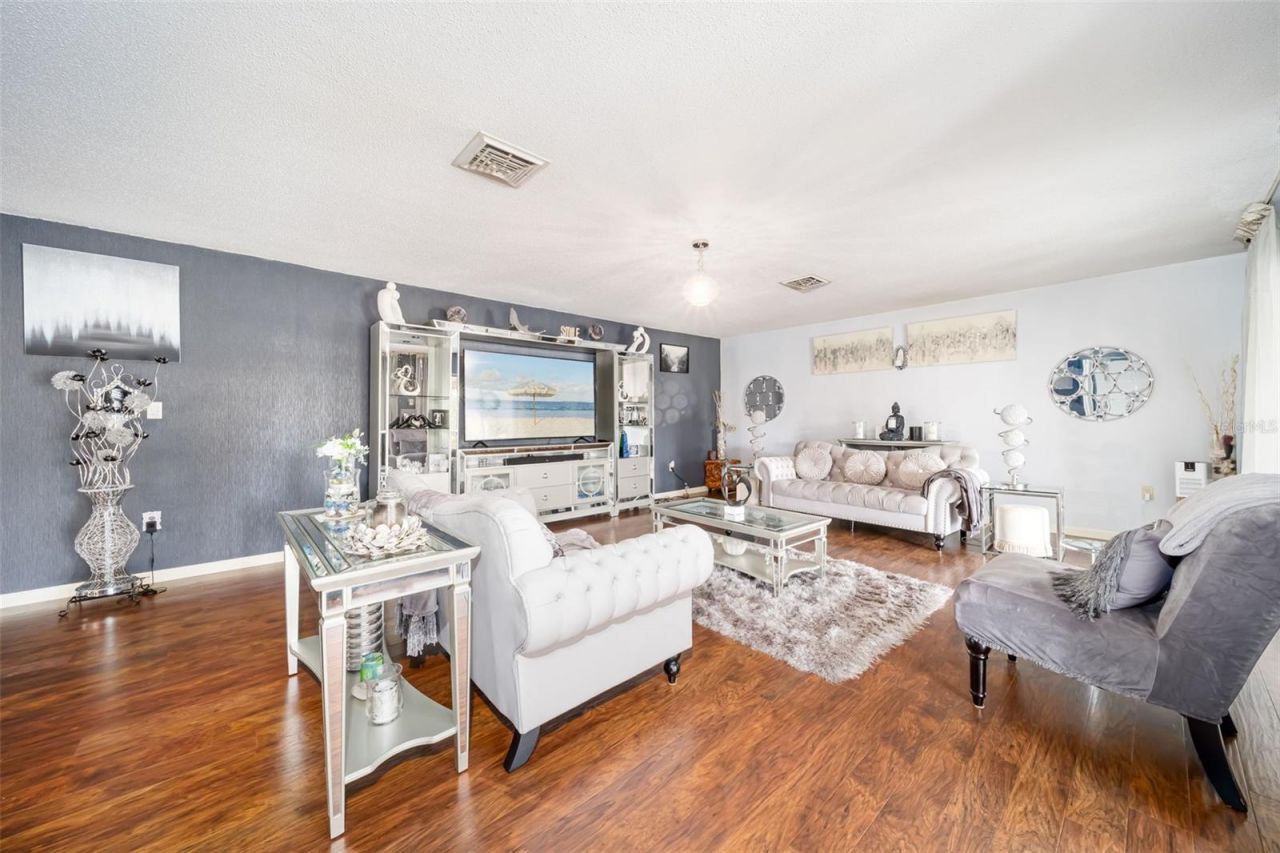 7236 Las Casas Dr , Sarasota, FL 34243 Photo
