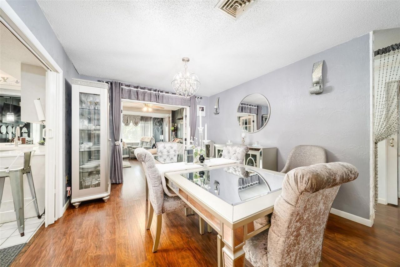 7236 Las Casas Dr , Sarasota, FL 34243 Photo