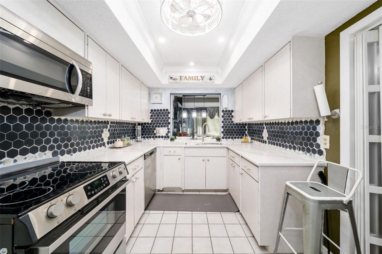 7236 Las Casas Dr , Sarasota, FL 34243 Photo